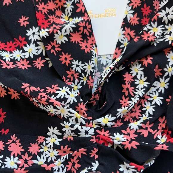 Zoie Floral Sheer Knot-Front Black Crop Top Size 0 - Picture 9 of 12